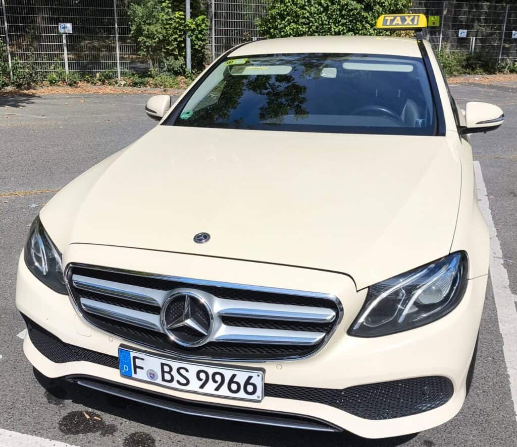 Mercedes E220 Limousine Taxi